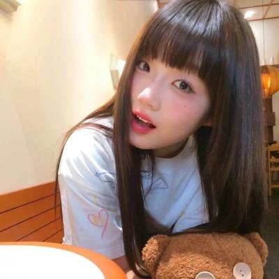 她在这里
